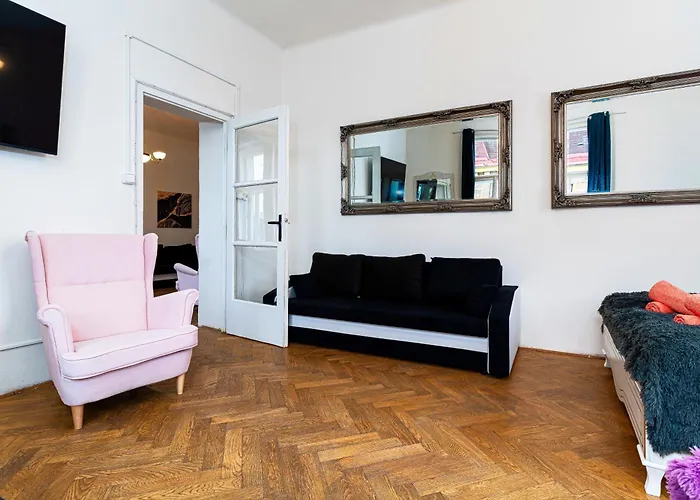 Victory Deluxe Apartment *