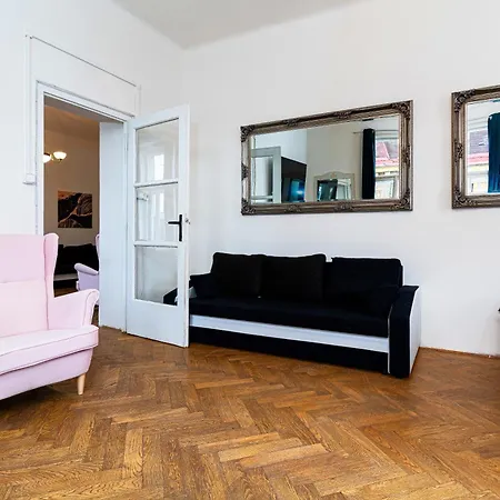 Victory Deluxe Apartment *